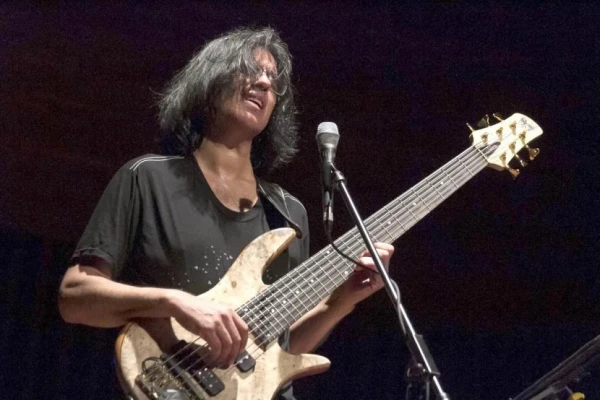 Con sus composiciones, Marcelo Torres reivindica a Spinetta