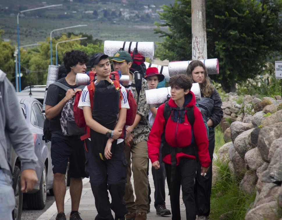 PARA TODOS LOS BOLSILLOS. Los jóvenes mochileros tienen varias opciones para hospedarse y disfrutar de la villa turística, al alcance de su dinero.