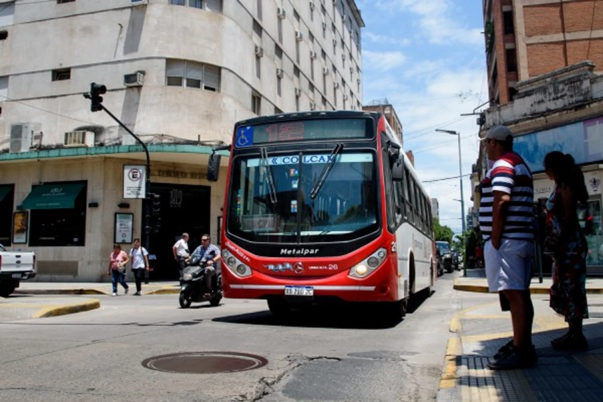 Repavimentan la Crisóstomo Álvarez: 10 líneas de colectivos desvían sus recorridos