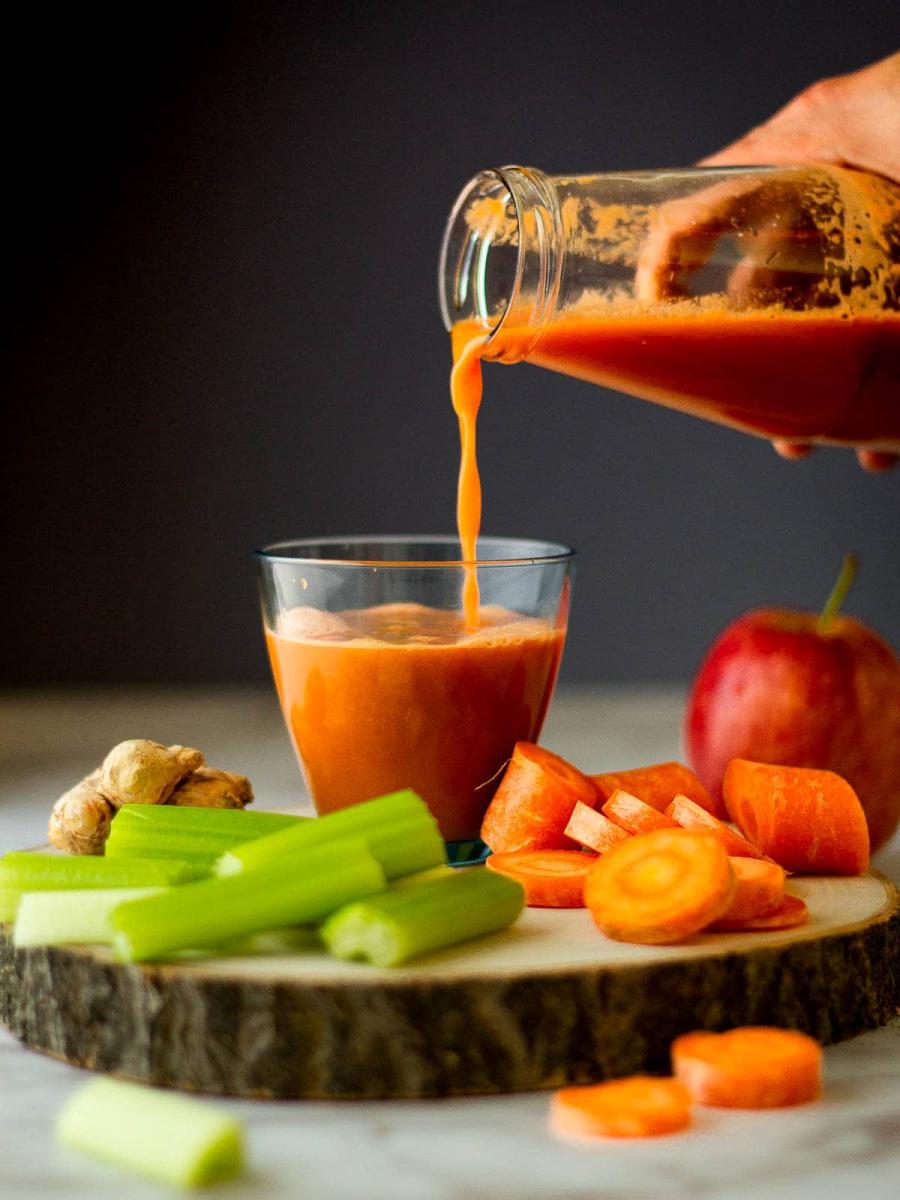 Qué beneficios tiene el jugo de apio y zanahoria
