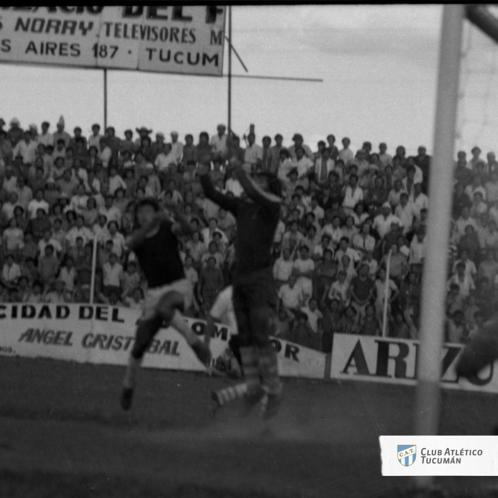 SEGURIDAD. El arquero Francisco Ruiz tuvo una gran actuación en ese clásico.