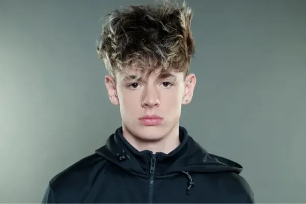 Fuerte repudio a un influencer tucumano que maltrató al gato de su novia en vivo