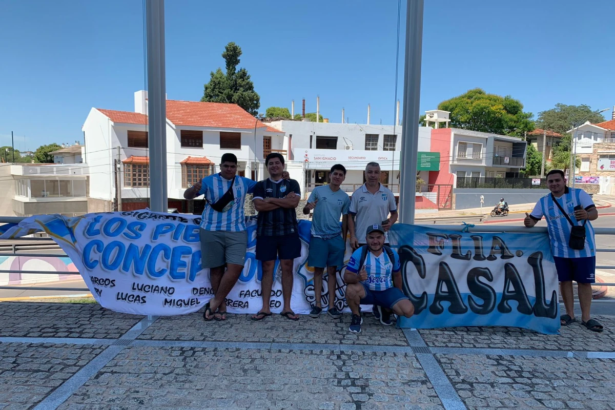 A TODAS PARTES. Hinchas decanos acompañan al equipo en Córdoba