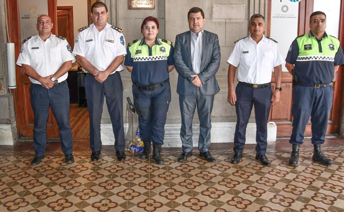 Este lunes, el ministro de Seguridad, Eugenio Agüero Gamboa, recibió a la empleada policial junto al jefe de esa División, subcomisario Sergio Alderete. Con ellos estuvieron presentes el jefe y subjefe de Policía, Joaquín Girvau y Roque Yñigo, respectivamente y el director general de Prevención Ciudadana, Sergio Juárez.