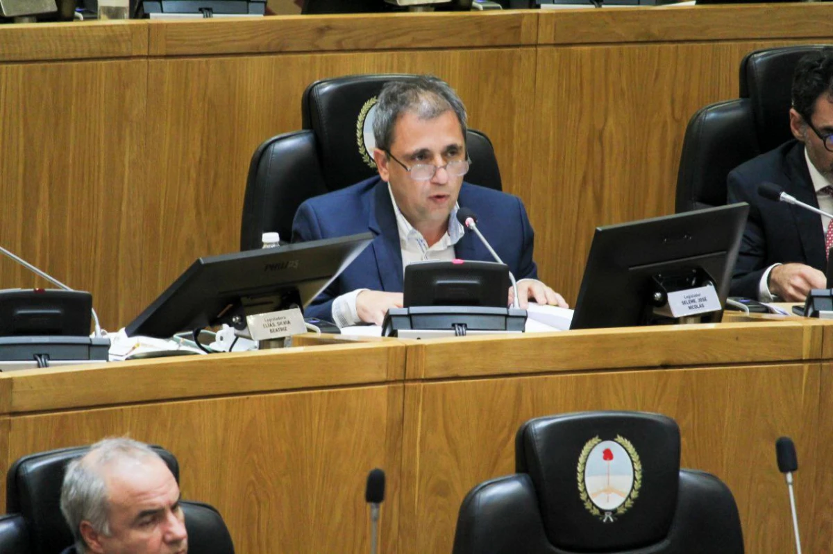 JOSÉ SELEME. El legislador de la UCR, en la banca. Foto de Prensa UCR