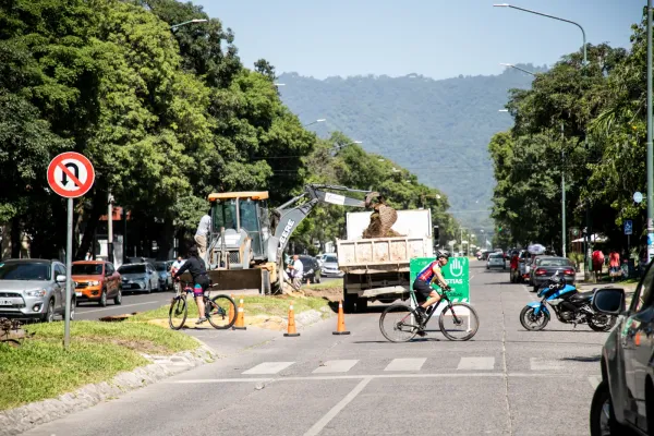 Yerba Buena: realizan nuevas dársenas de giro para mejorar el tránsito