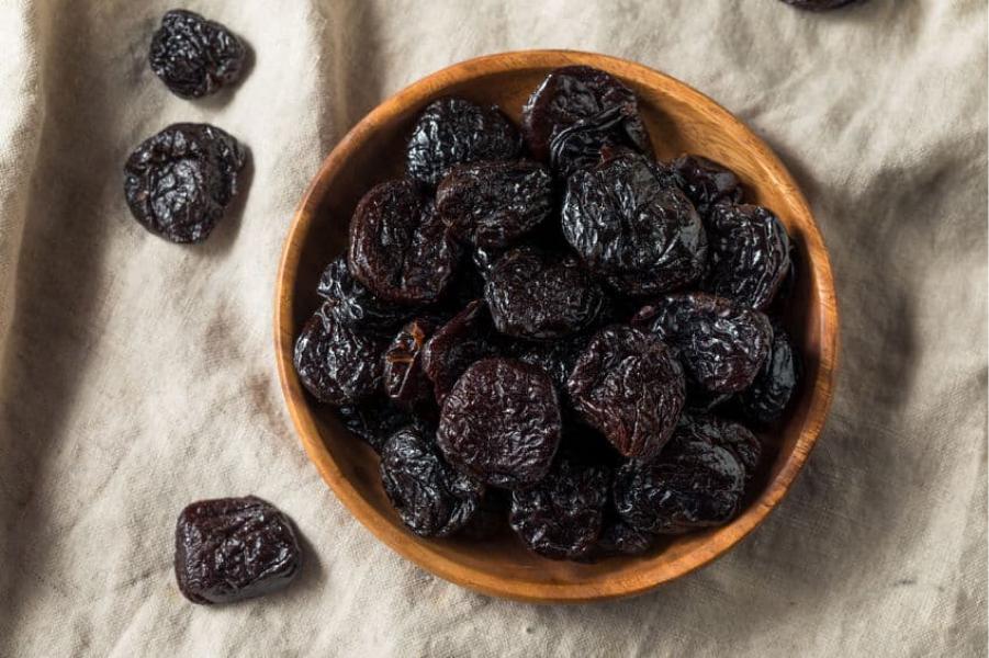 La enfermedad que debilita los huesos: la fruta que puede ayudar a prevenir la osteoporosis