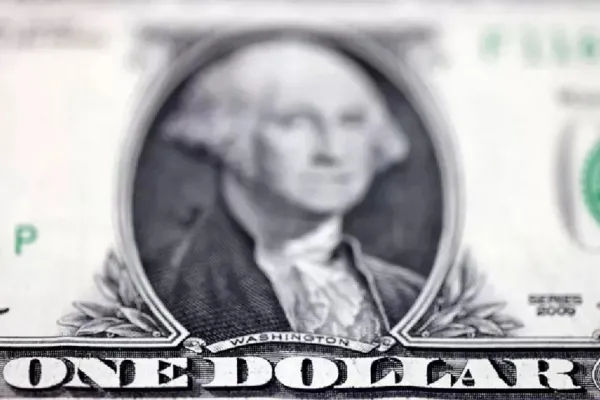 El dólar blue se mantiene estable y se vende a $1.205
