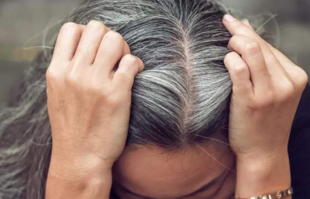 ¡Chau canas y sin tintura! Los ingredientes que se pueden agregar al shampoo para eliminarlas