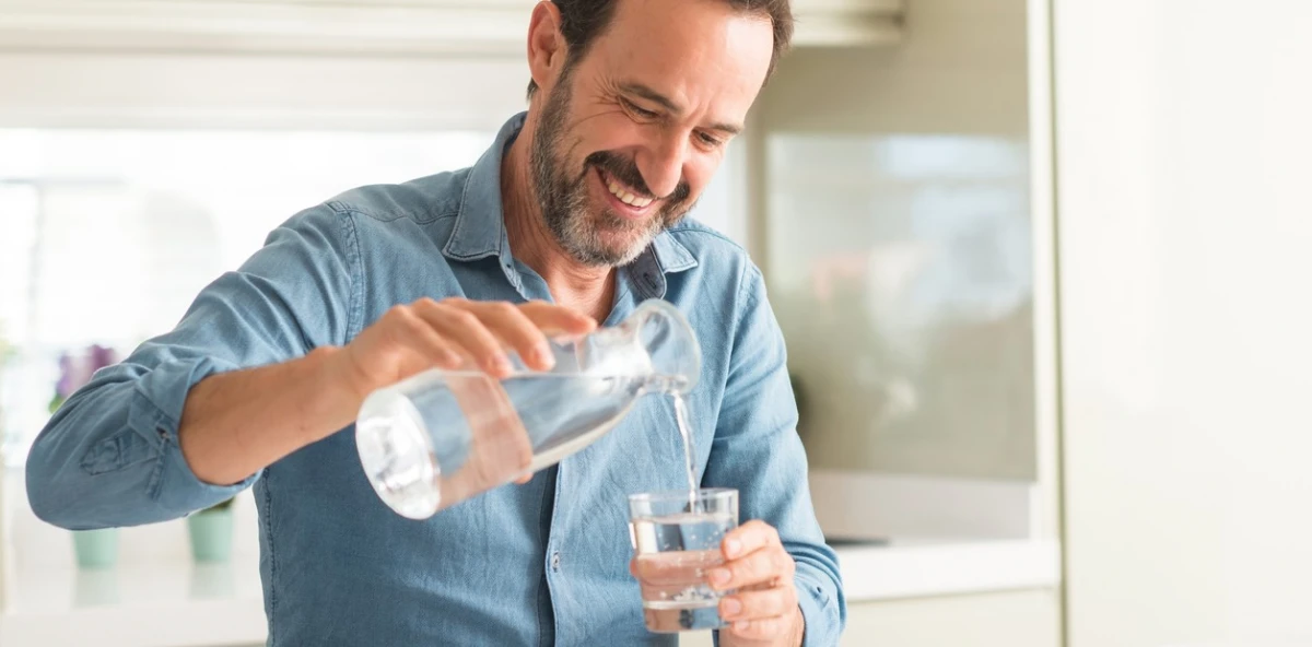 ¿Por qué no aconsejan tomar agua antes de las comidas?