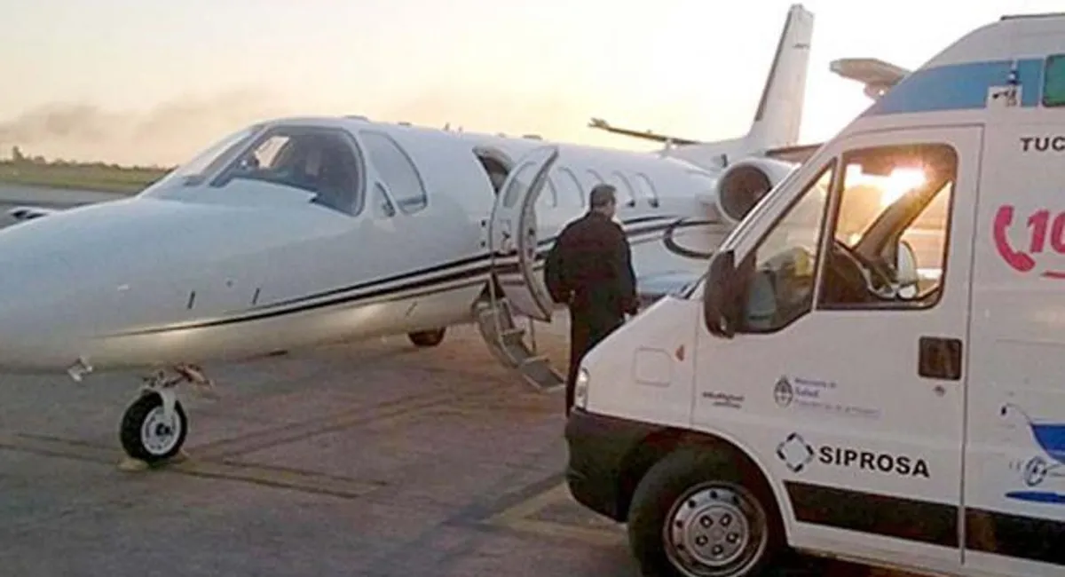 Una mujer de 78 años fue trasladada en el avión sanitario