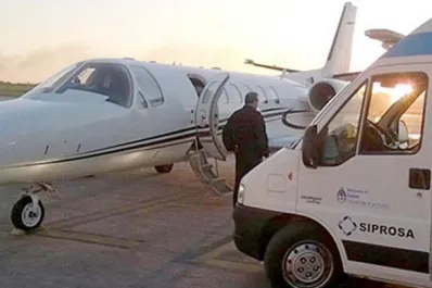 Una mujer de 78 años fue trasladada en el avión sanitario