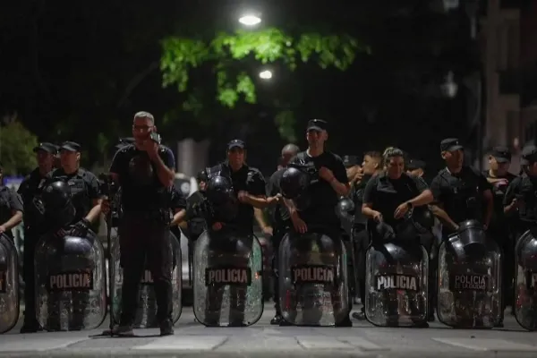 Tensión frente al Congreso: se registraron incidentes entre las fuerzas de seguridad y los manifestantes