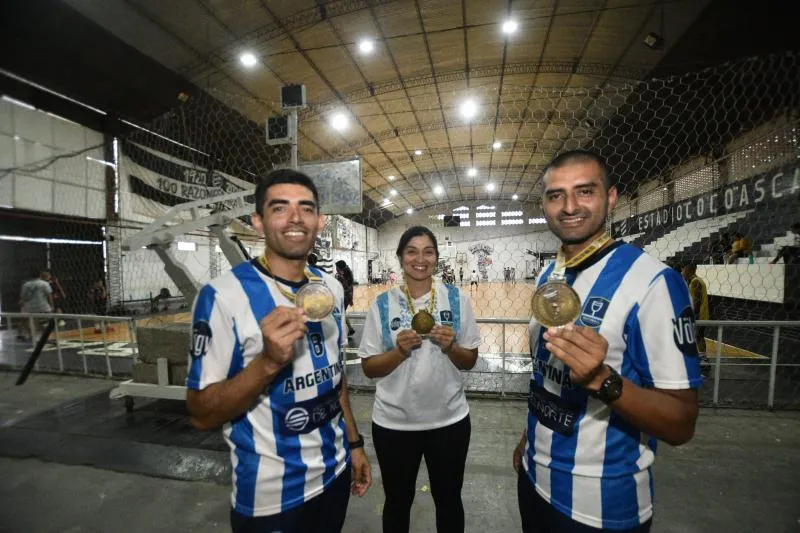 FAMILIA CAMPEONA. Pablo, Federico y Melina Veliz. 