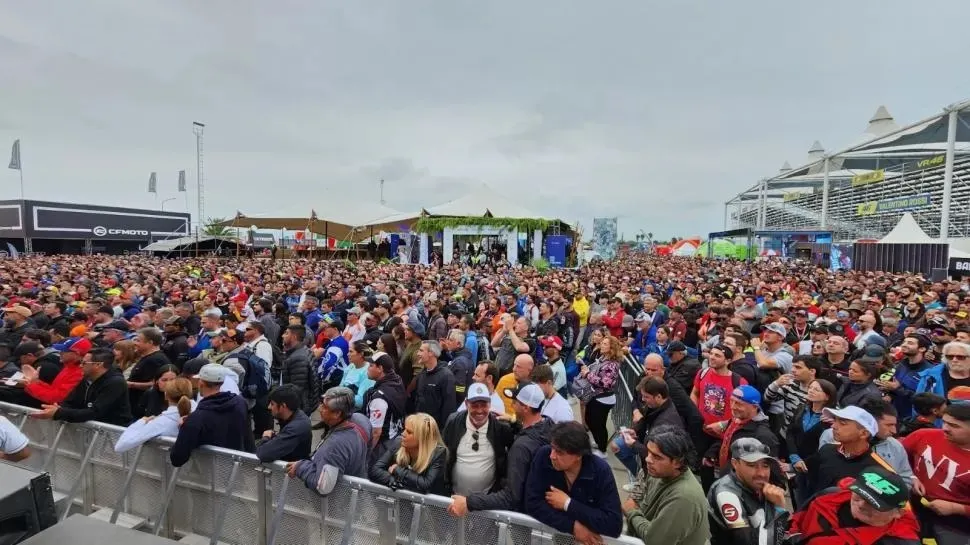 FAN ZONE. La gente colmada en el MotoGP de 2023. ARCHIVO