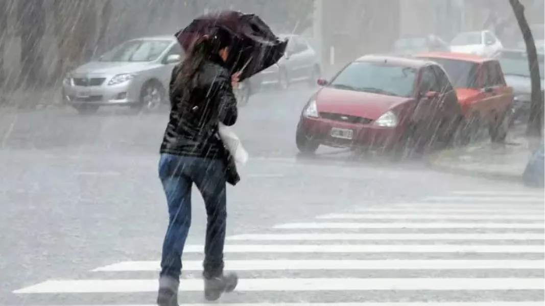 Rige una alerta meteorológica naranja por fuertes lluvias y ráfagas intensas