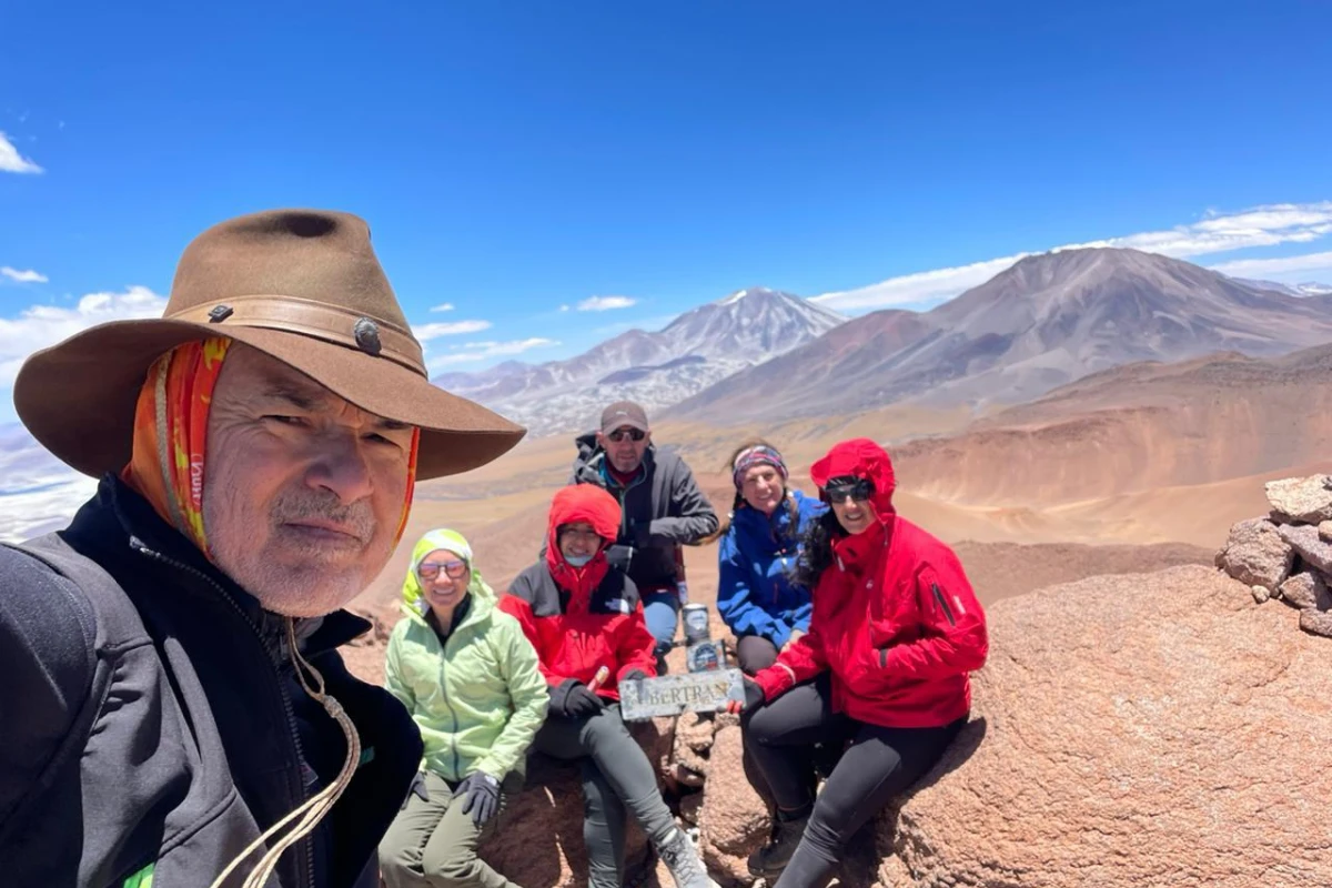 Seis montañistas tucumanos hicieron cumbre en el volcán San Francisco en Catamarca