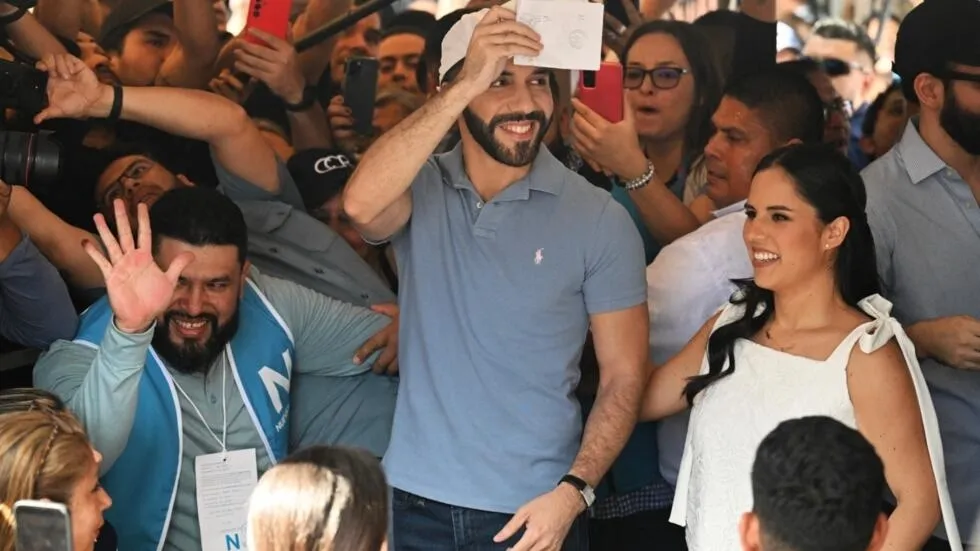 Momento de la votación de Nayib Bukele.