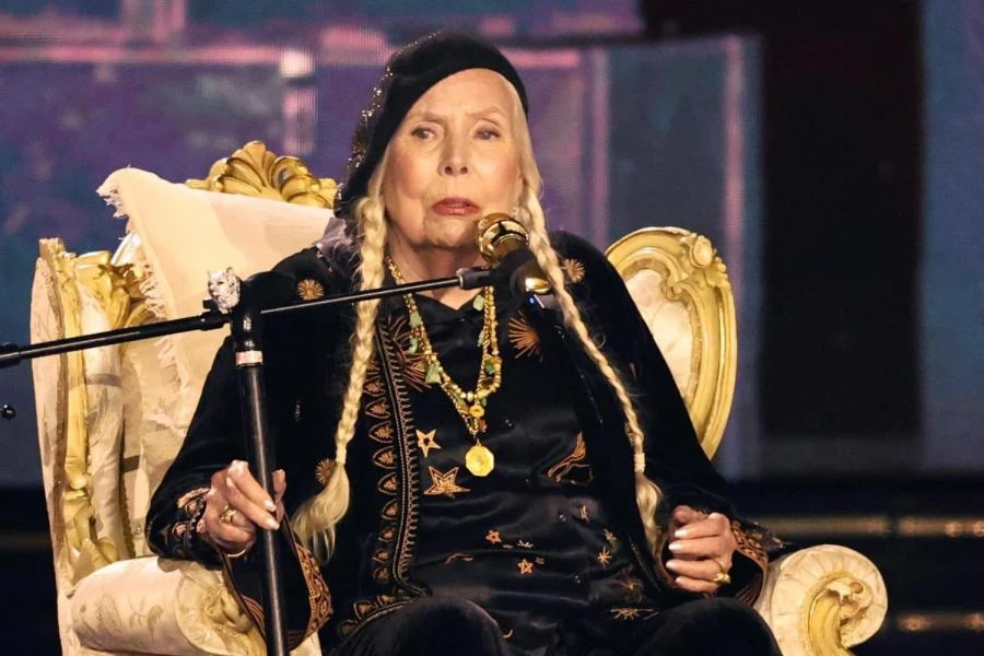 Joni Mitchell emocionó en los Grammy