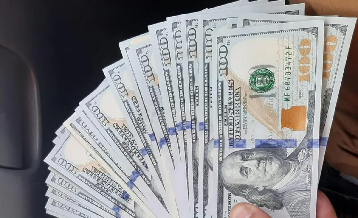 El dólar blue volvió a bajar y se alejó de los $1.200