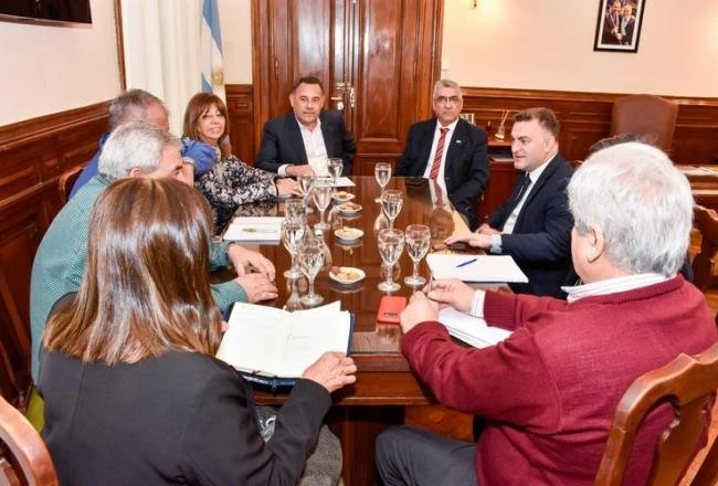 AVANCE. Dirigentes de los gremios docentes se reunieron la semana pasada con funcionarios del Gobierno.