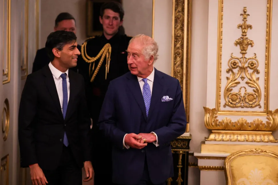 El Rey Carlos III junto a Rishi Sunak