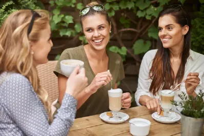 Los argentinos hablamos hasta por los codos: el país en el top tres de los más habladores de la región