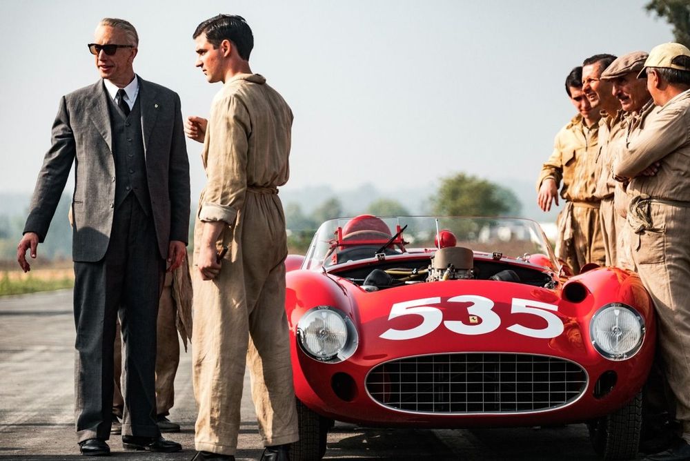 “FERRARI”. Un biopic de Enzo Ferrari, diridiga por Michael Mann.