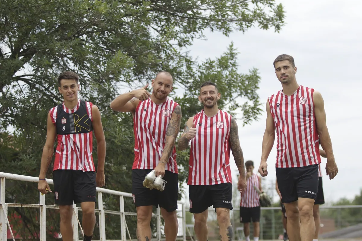 OPTIMISMO EN EL PLANTEL. La victoria en el debut contra Gimnasia de Jujuy se vio reflejada en una semana tranquila en lo anímico, pero intensa en lo futbolístico. Foto Casm.