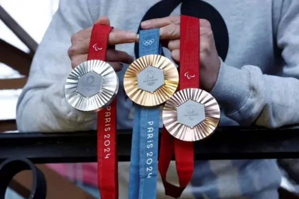 Con hierro de la Torre Eiffel, los medallistas en París 2024 tendrán un recuerdo inédito