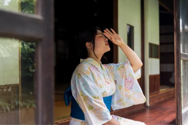 ¿Te cuesta levantarte? La rutina nocturna japonesa que resetea tu cerebro mientras duermes