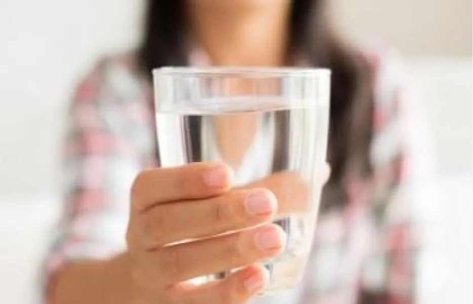 ¿Cuánta agua se necesita tomar cada día para mantener un buen metabolismo?