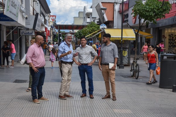 RECORRIDA. Los funcionarios Chincarini y Lobo Chaklián piensan en cambios para el centro.