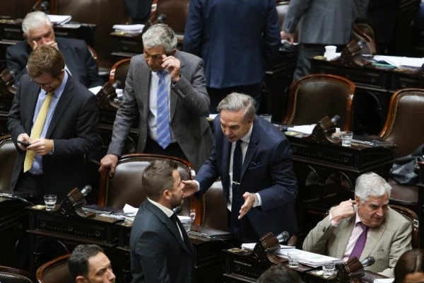 “Ley Ómnibus”: esperan a Milei y exploran alternativas