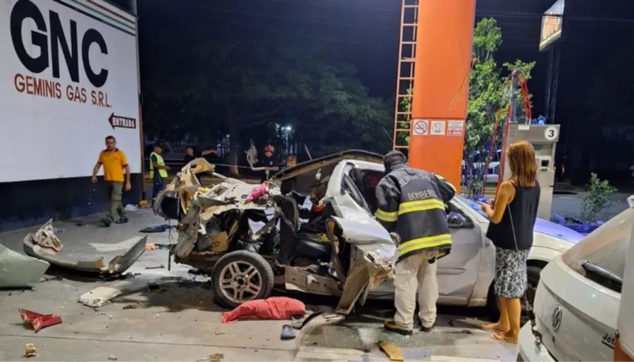 Así quedó el auto después de la explosión