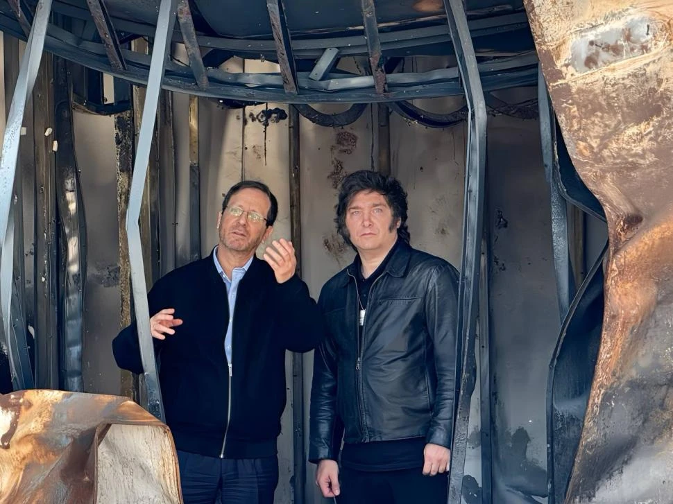 EN EL KIBUTZ. Milei recorrió Nir Oz, atacado por Hamas el 7 de octubre.