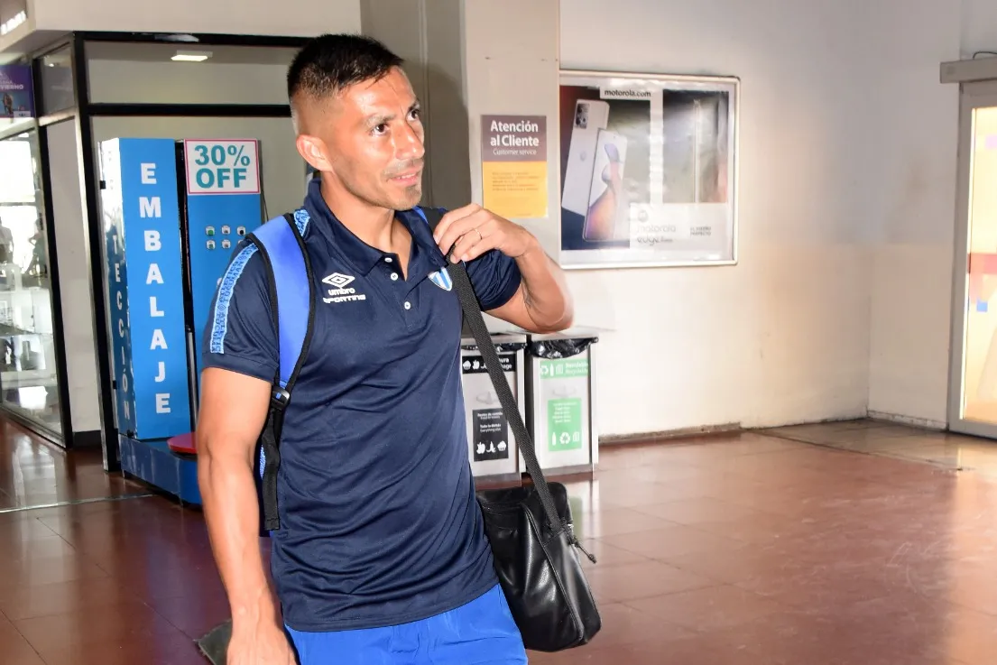 VETERANO DE MIL BATALLAS. Acosta es el jugador más experimentado del plantel, fue convocado por primera vez en el año y estará en el banco de suplentes ante Barracas Central. Foto: José Nuno