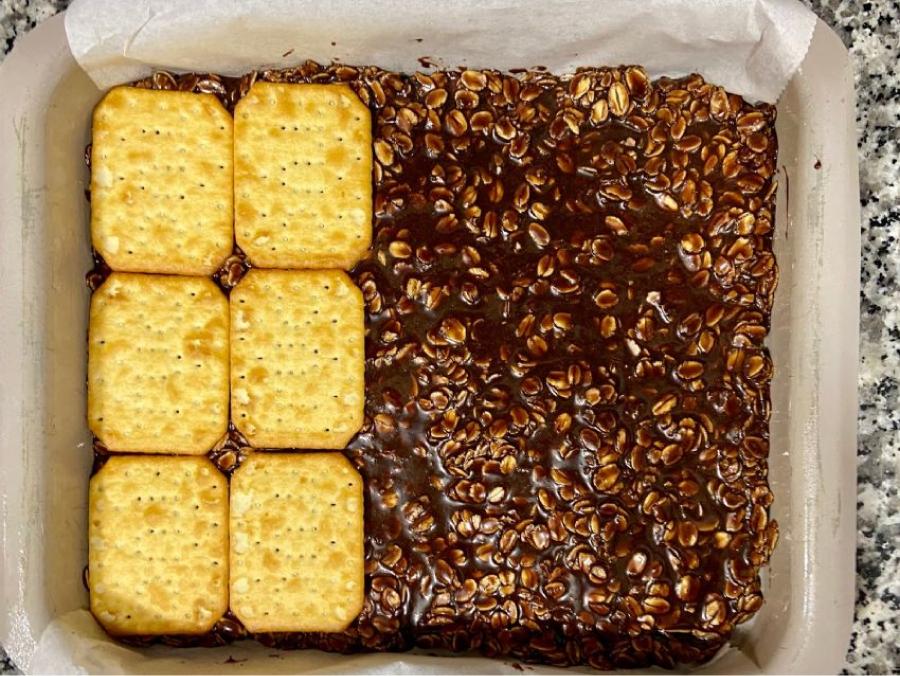 Un turrón de avena en preparación