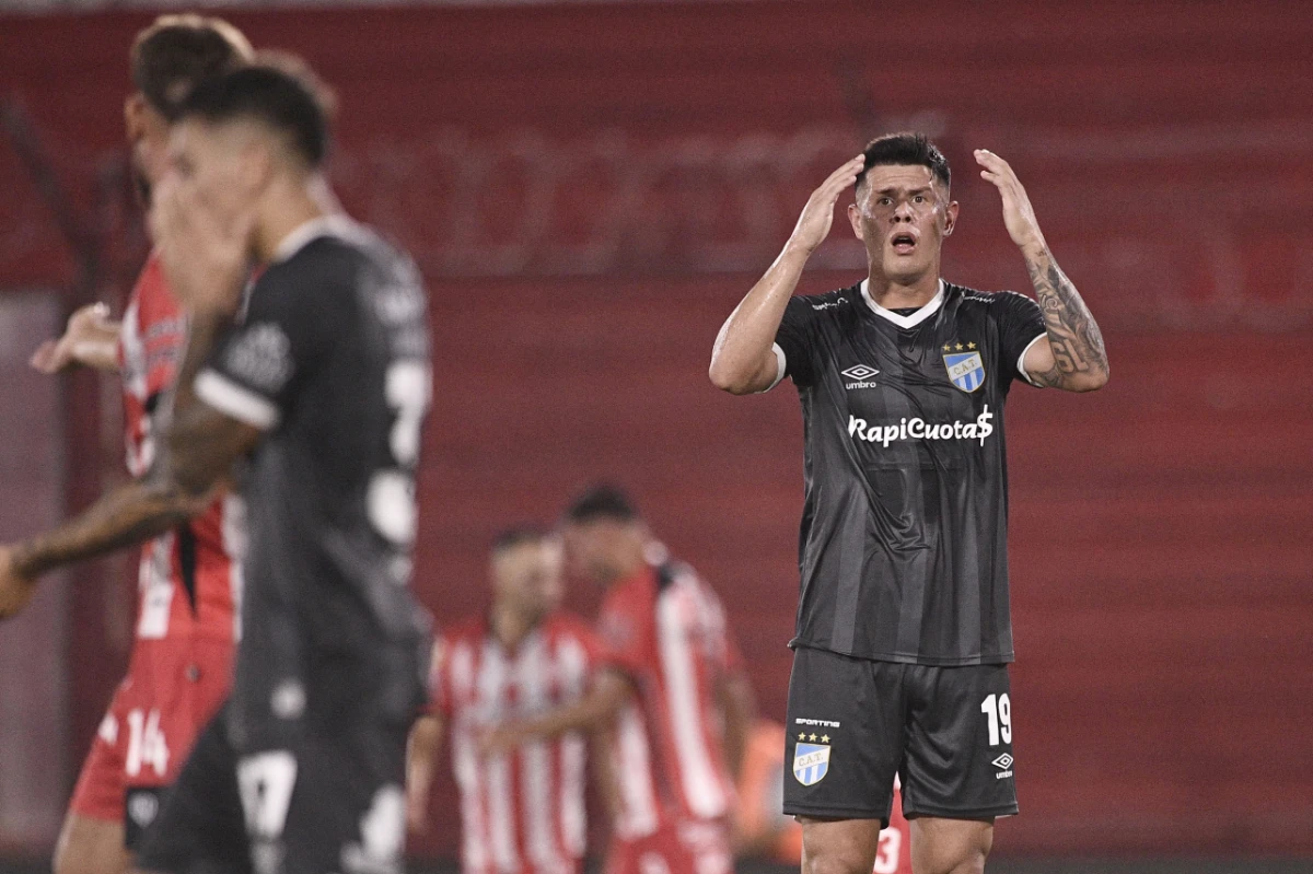 Atlético perdió contra Barracas Central. 