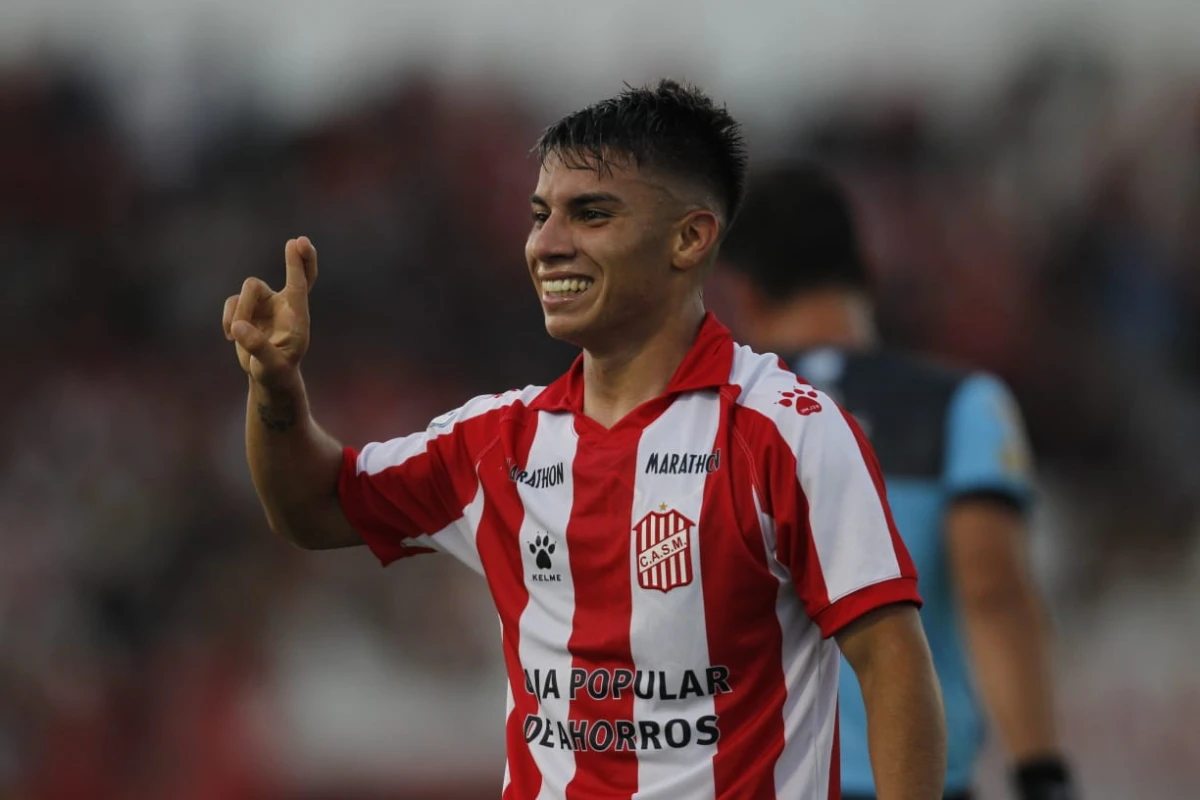 VICTORIA EN MENDOZA. Lautaro Fedele marcó el segundo gol para el santo.