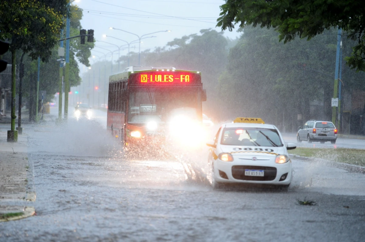 Tucumán se encuentra bajo alerta roja por fuertes tormentas