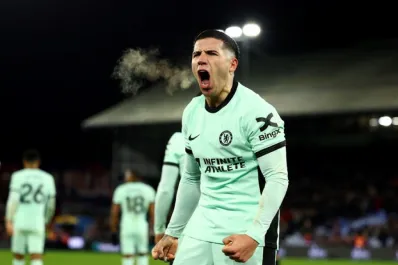 Enzo Fernández, gol y buen gesto con un hincha argentino