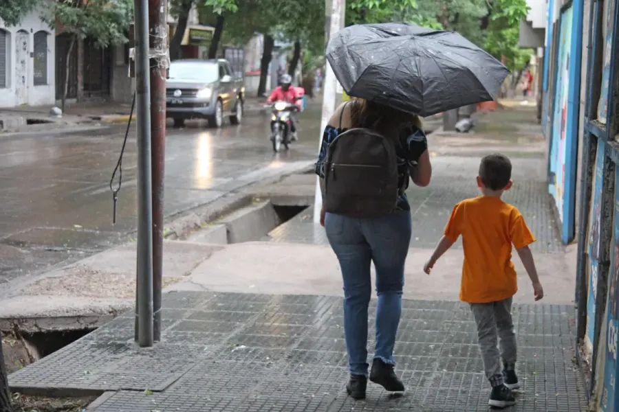 Medio país está bajo alerta amarilla y naranja por tormentas fuertes