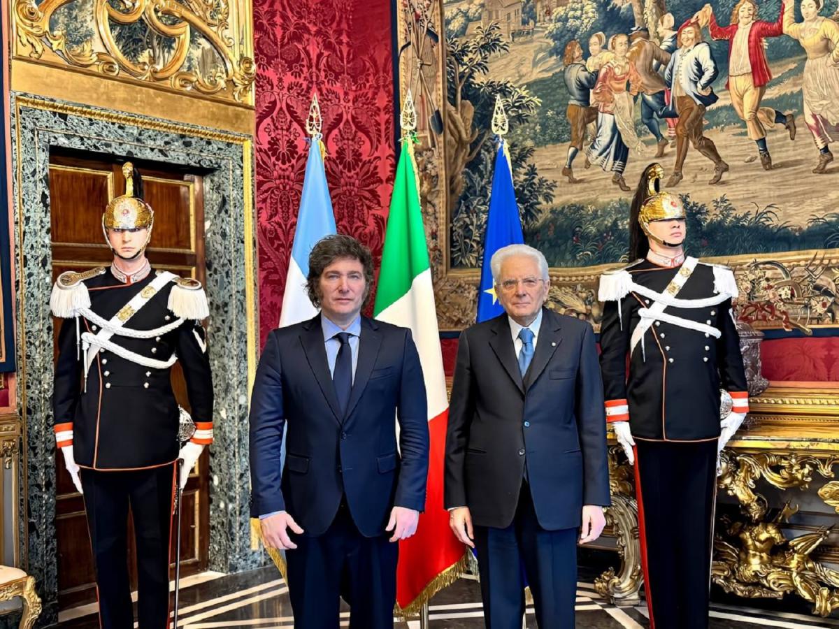  Javier Milei con Sergio Mattarella.