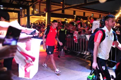 La zona del ex Abasto está teñida de rojo y blanco por la llegada de River Plate