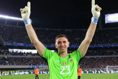 Dibu Martínez lanzó un guiño a Mascherano: “Si hay algo que me falta con la Selección es ganar los Juegos Olímpicos”