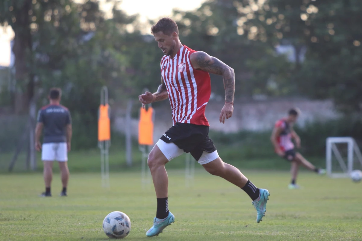 BAJA EN EL PLANTEL. Ferracuti sufrió un desgarro y por ende, deberá entrenarse de manera diferenciada durante las próximas semanas. Foto Casm.