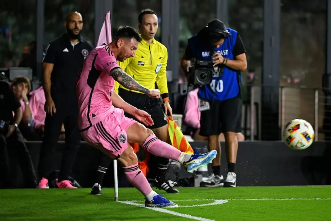 AMISTOSO. Messi en el partido del Inter Miami y Newell´s. 