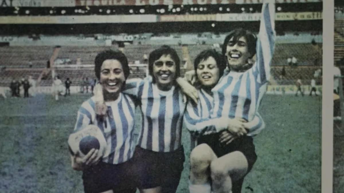 DOCUMENTAL. Luky Sandoval, Elba Selva, María Esther Ponce, Virginia Cattaneo, María Fiorelli y la periodista deportiva Angela Lerena brindan sus testimonios. 