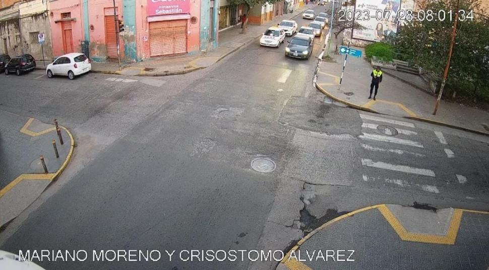 VIDEO. Una cámara de seguridad filmó al imputado en su horario laboral